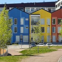 Julkisivu puiston puolelta